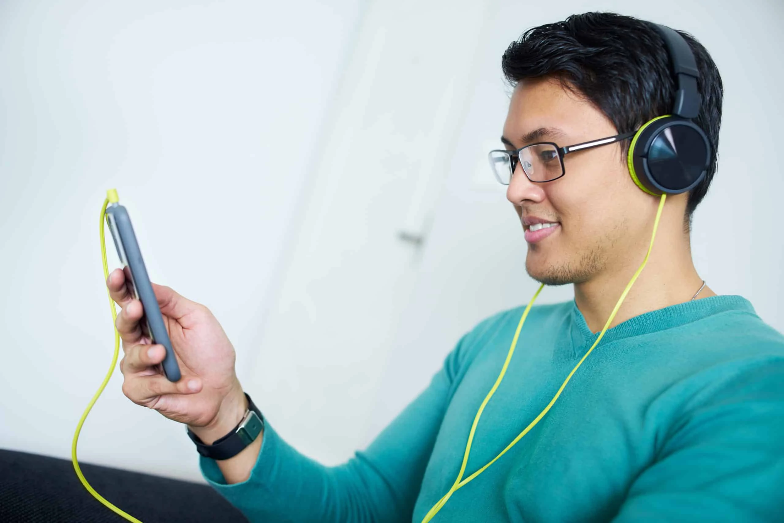 Why You Should Listen to Podcasts for Personal Development Featured Image